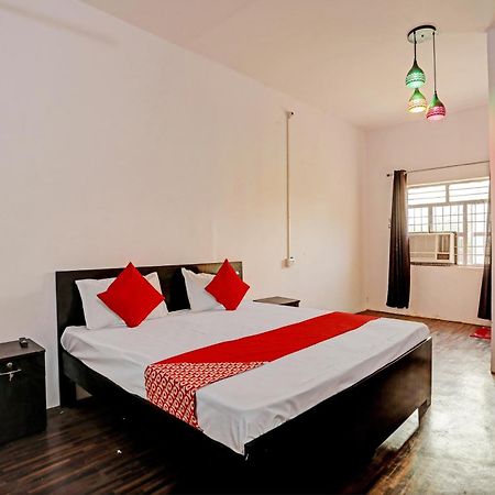 Hotel O Samrat Газиабад Экстерьер фото
