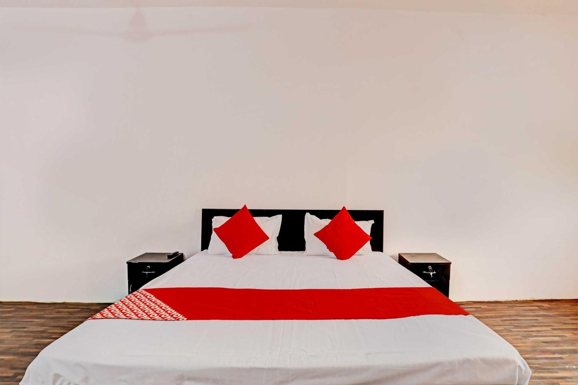 Hotel O Samrat Газиабад Экстерьер фото