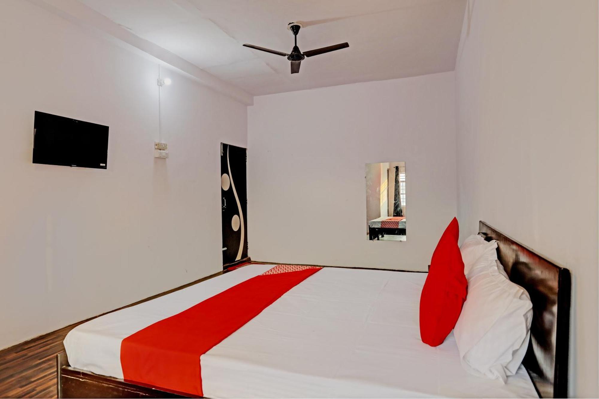 Hotel O Samrat Газиабад Экстерьер фото