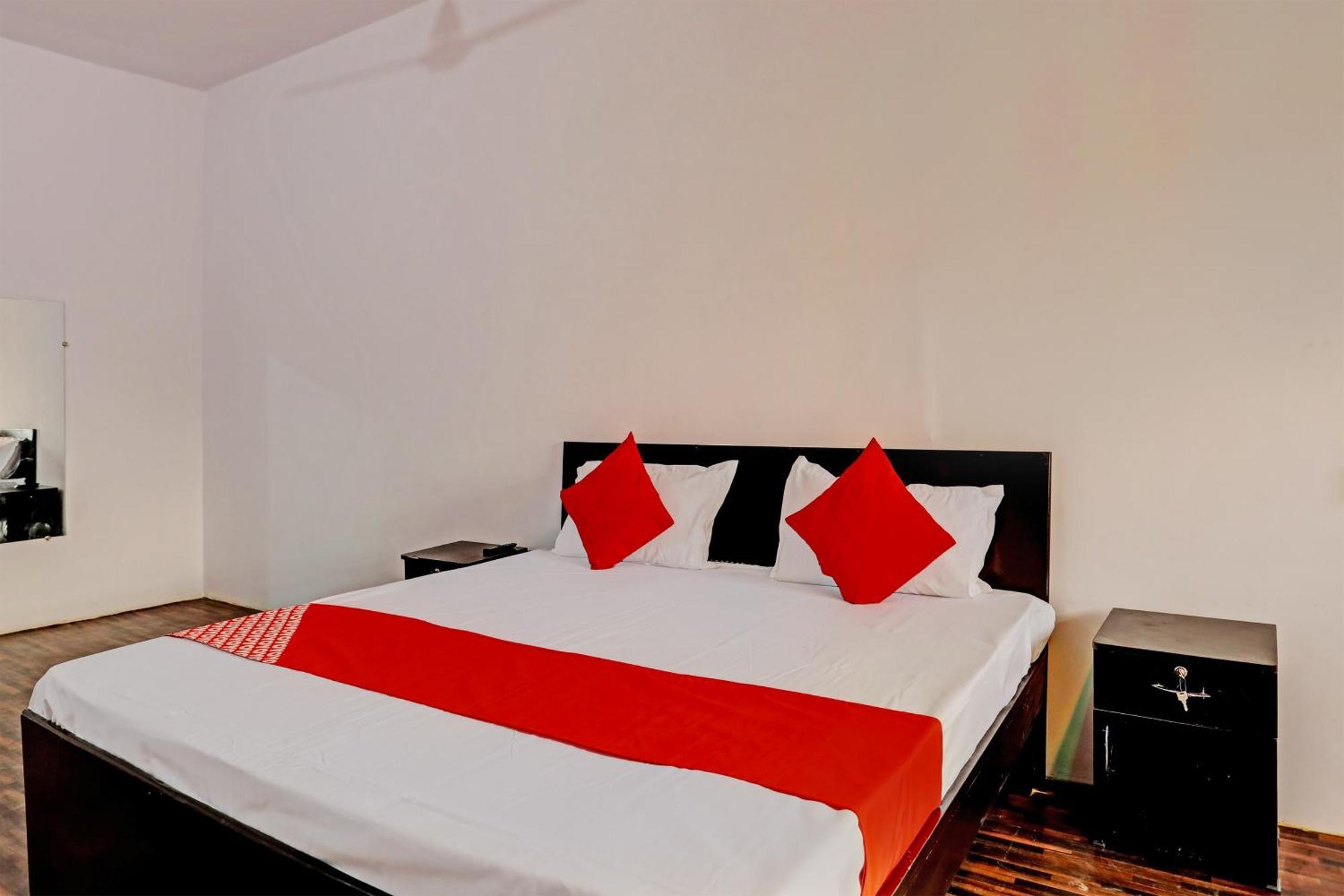 Hotel O Samrat Газиабад Экстерьер фото